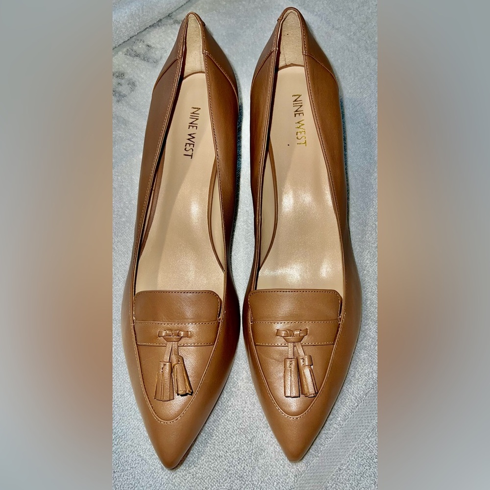 13M Nine West kilty pointy toe kitten heel pumps - tall girls